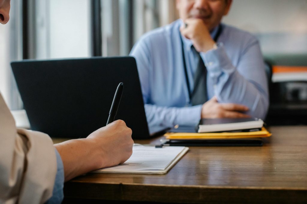 Mastering Your Application: Insider Tips for Landing a Job at Amazon - Como aplicar para trabalhar na Amazon